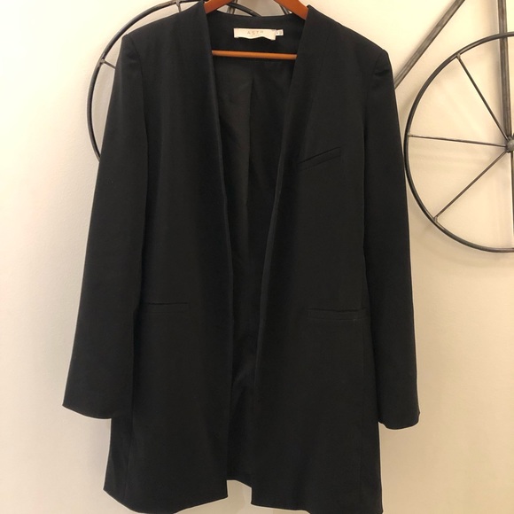 ASTR Classic Black Blazer - Picture 3 of 5